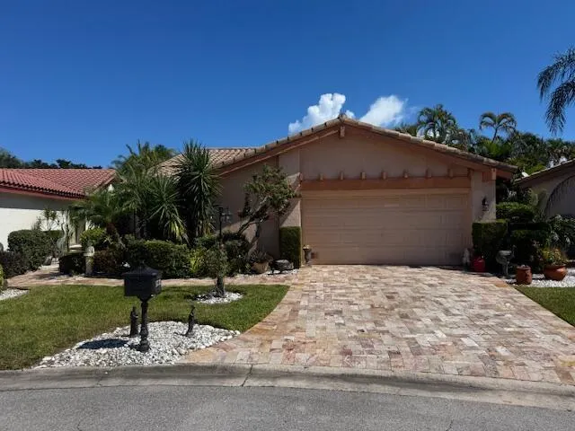 5723 Lakeview Mews Circle