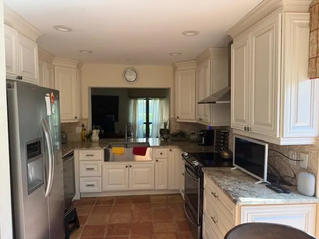 5723 Lakeview Mews Circle