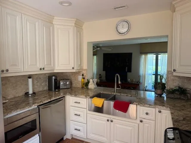 5723 Lakeview Mews Circle