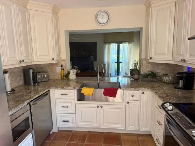 5723 Lakeview Mews Circle