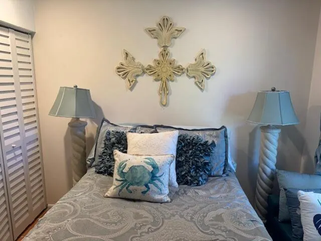 5723 Lakeview Mews Circle
