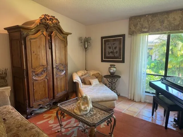 5723 Lakeview Mews Circle