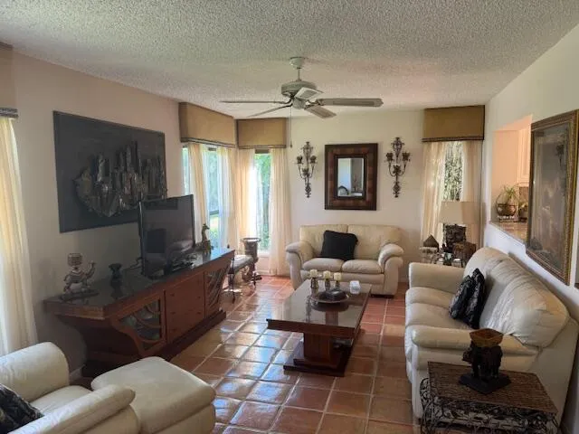 5723 Lakeview Mews Circle