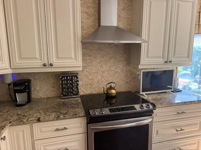 5723 Lakeview Mews Circle