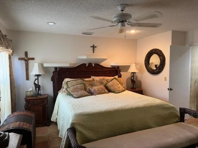 5723 Lakeview Mews Circle