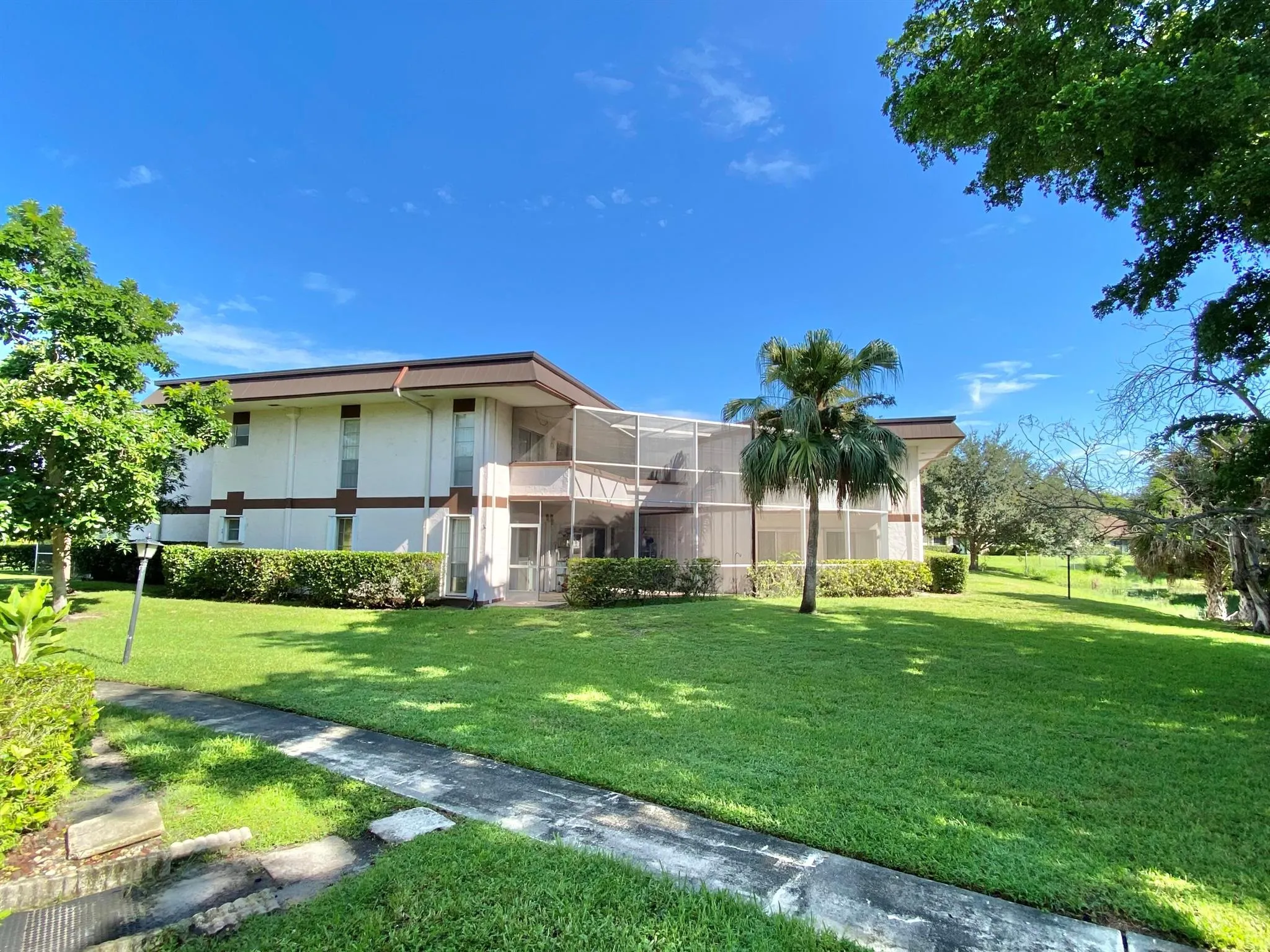 7 Greenway N, #211