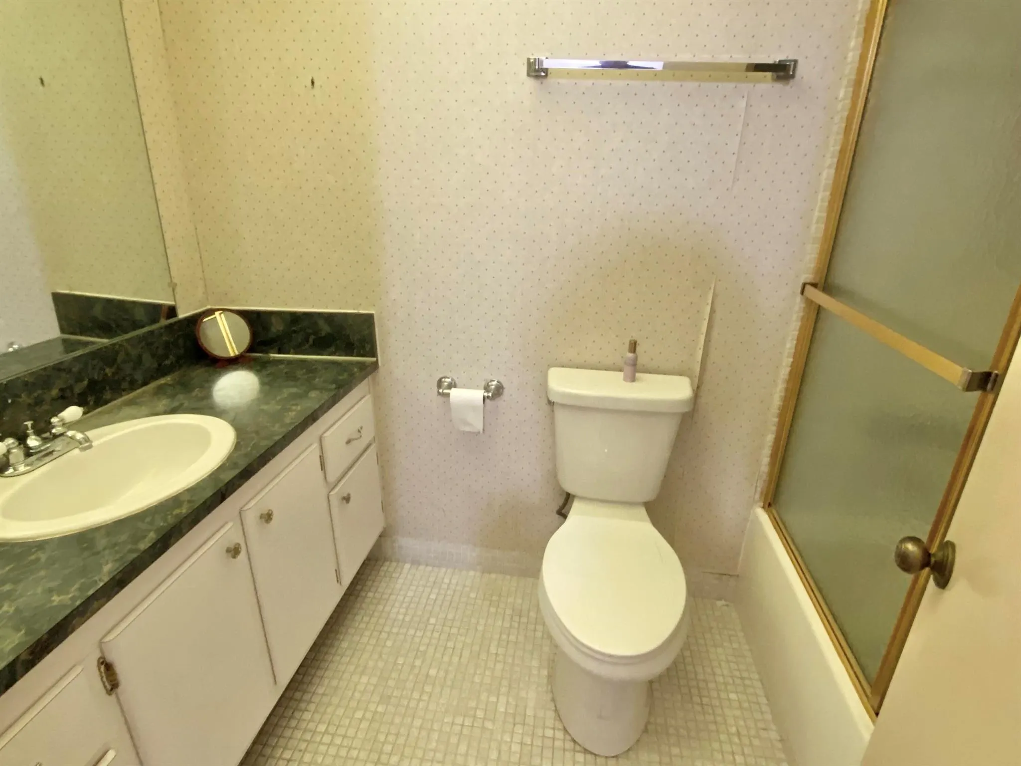 7 Greenway N, #211