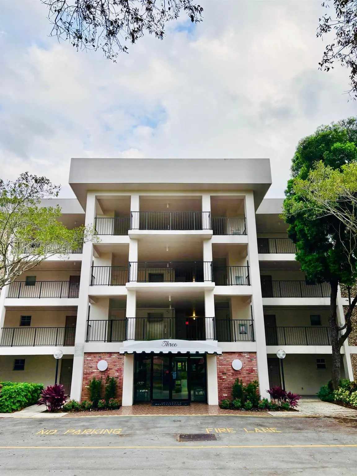 2900 N Palm Aire Drive, #206