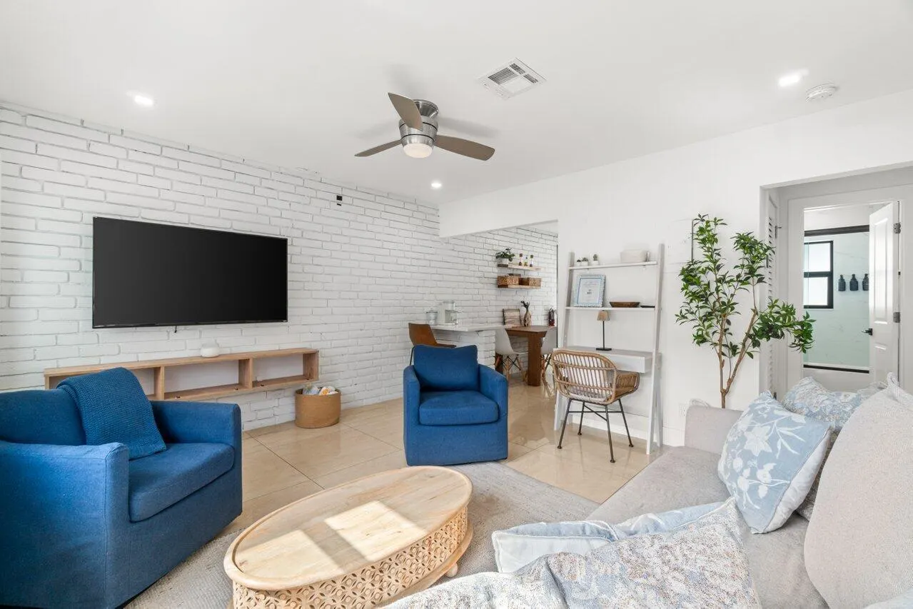 217 NE 11th Street, #217-219