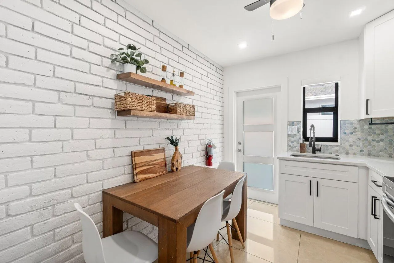 217 NE 11th Street, #217-219