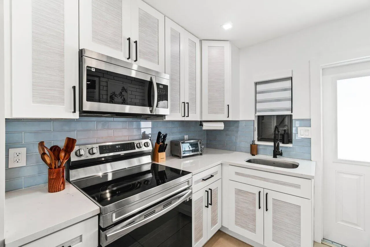 217 NE 11th Street, #217-219