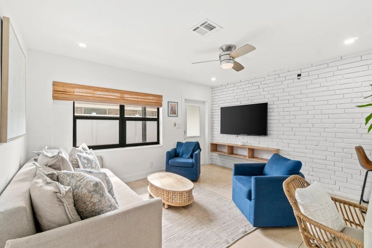 217 NE 11th Street, #217-219