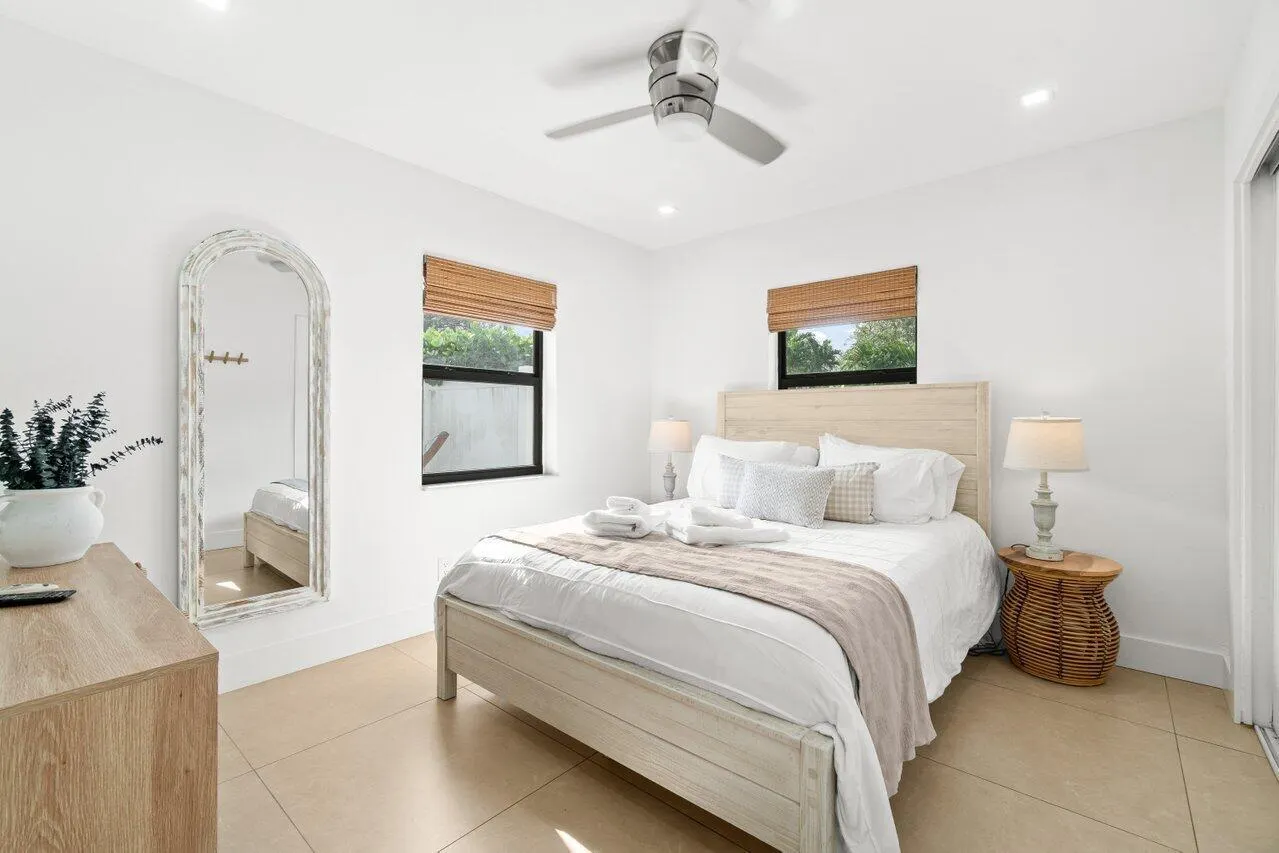 217 NE 11th Street, #217-219