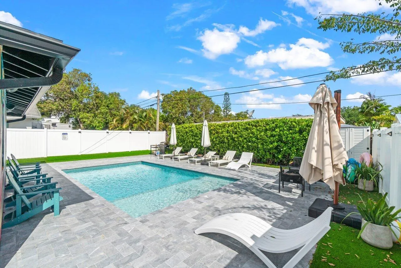 217 NE 11th Street, #217-219