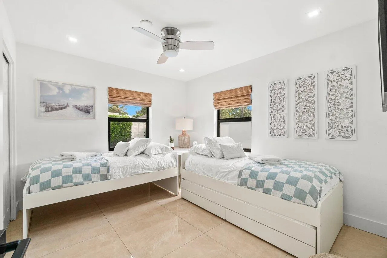 217 NE 11th Street, #217-219