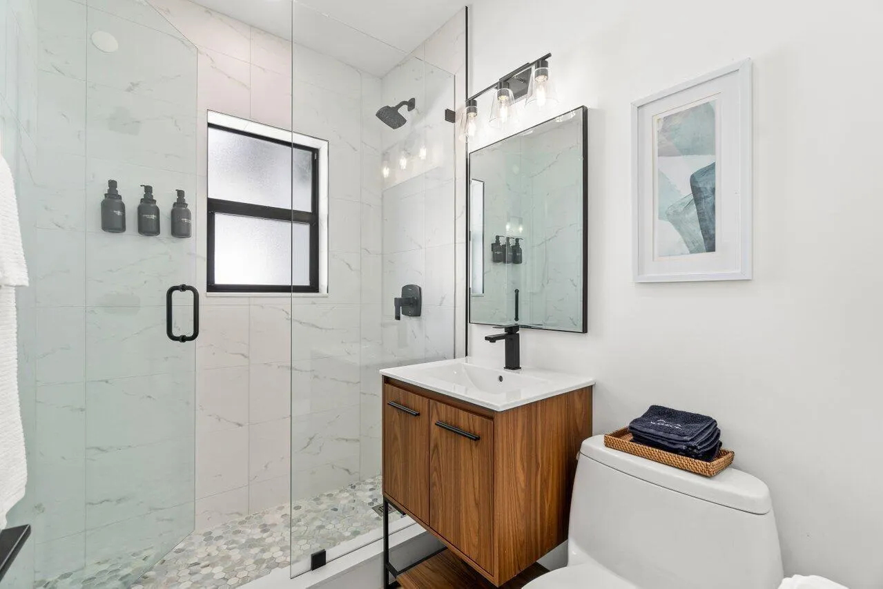 217 NE 11th Street, #217-219