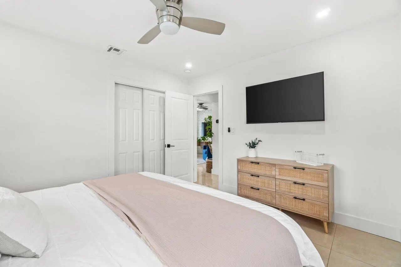217 NE 11th Street, #217-219