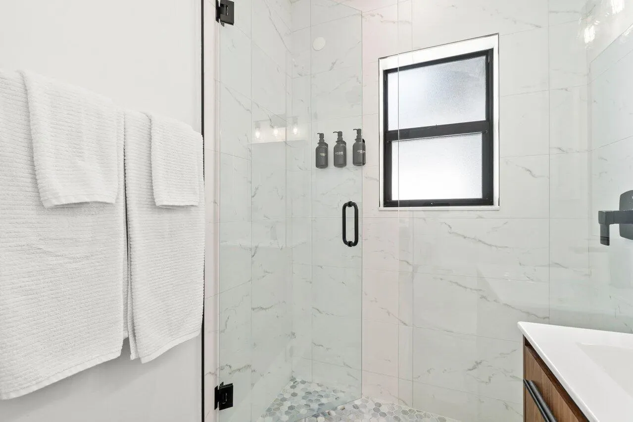 217 NE 11th Street, #217-219