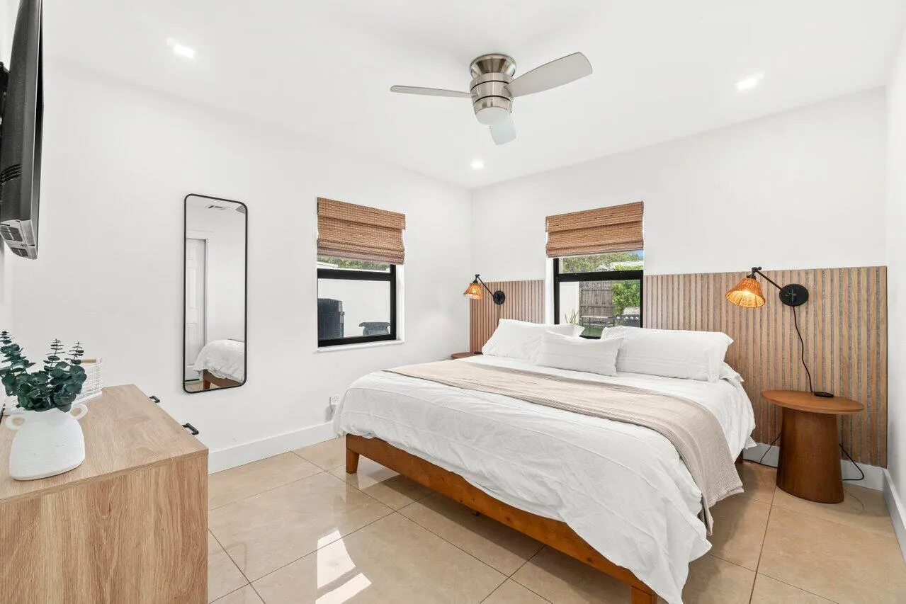 217 NE 11th Street, #217-219