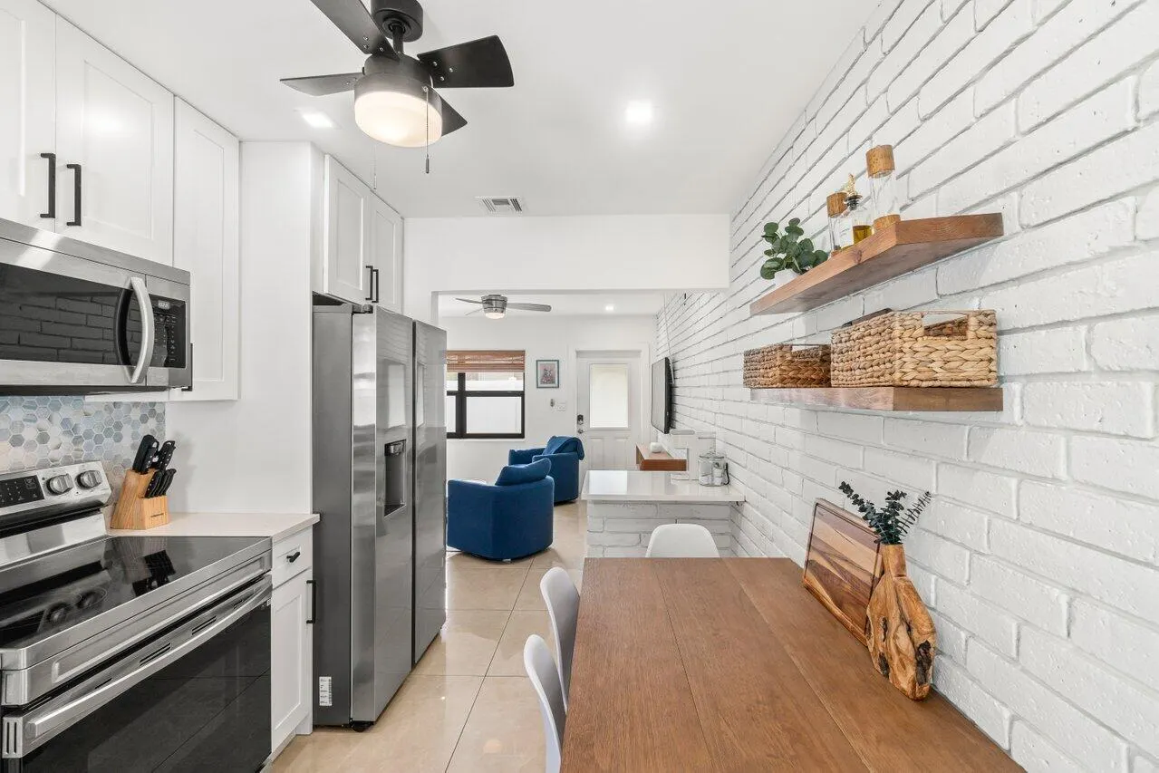 217 NE 11th Street, #217-219