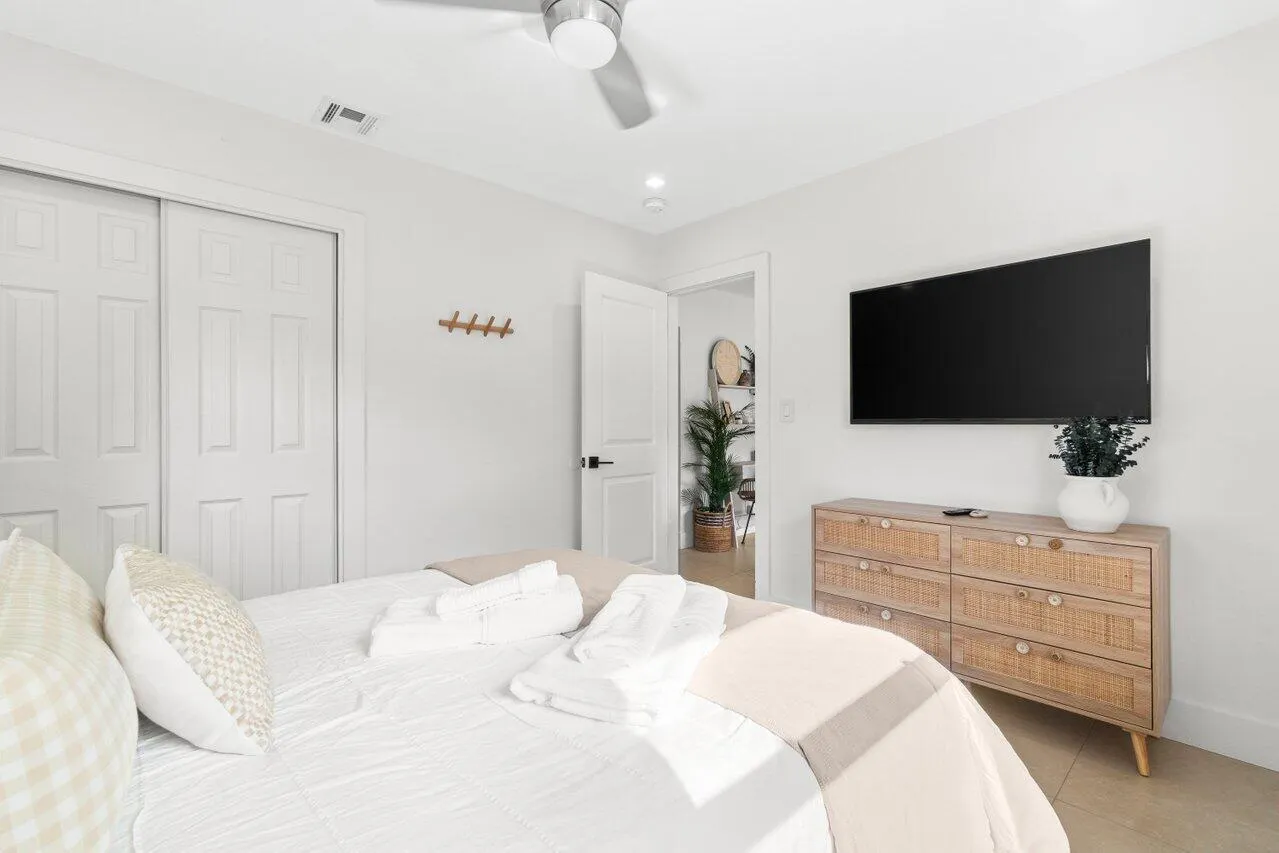 217 NE 11th Street, #217-219