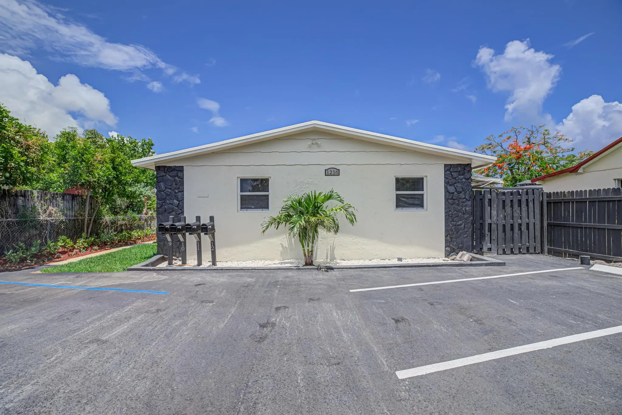 1216 N 16th Avenue N, #10