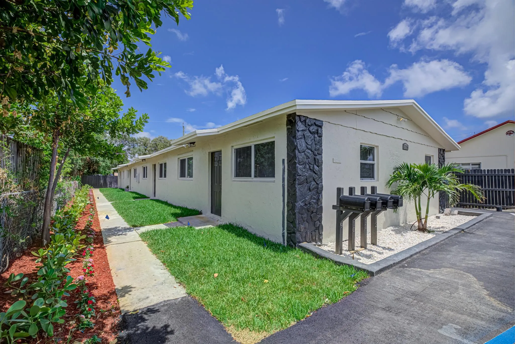 1216 N 16th Avenue N, #10