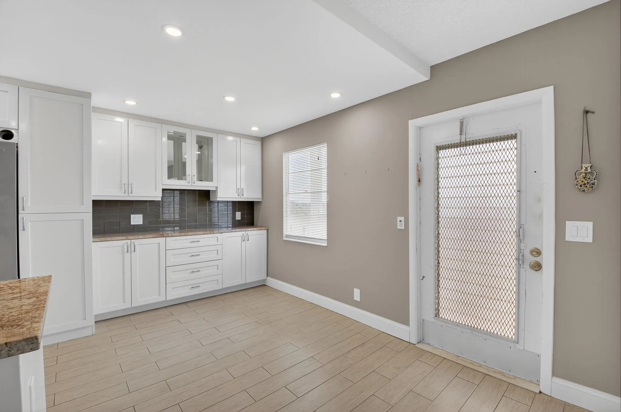 4054 Rexford C