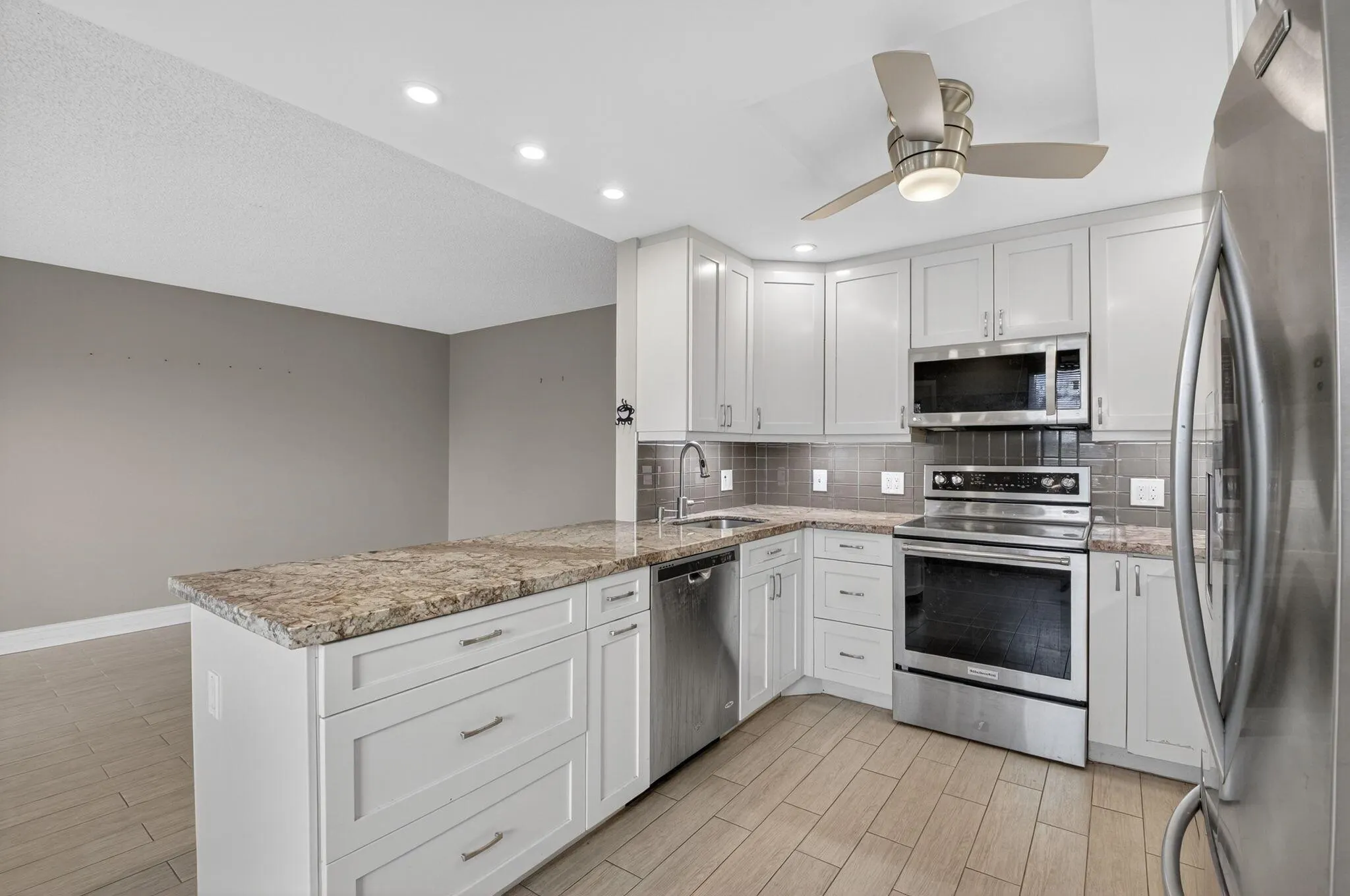 4054 Rexford C
