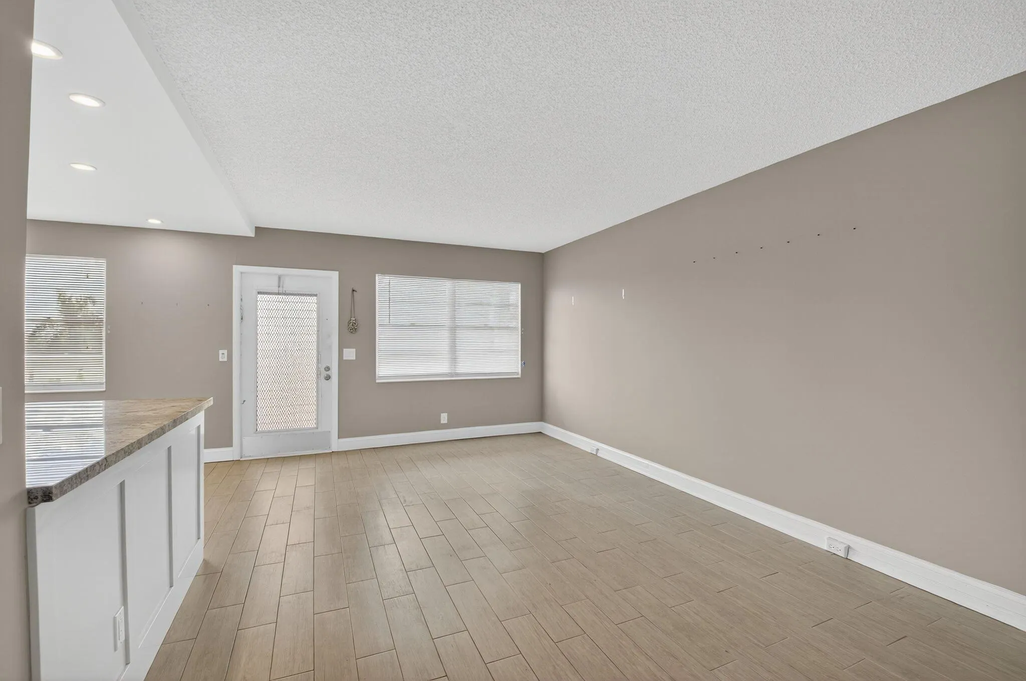 4054 Rexford C
