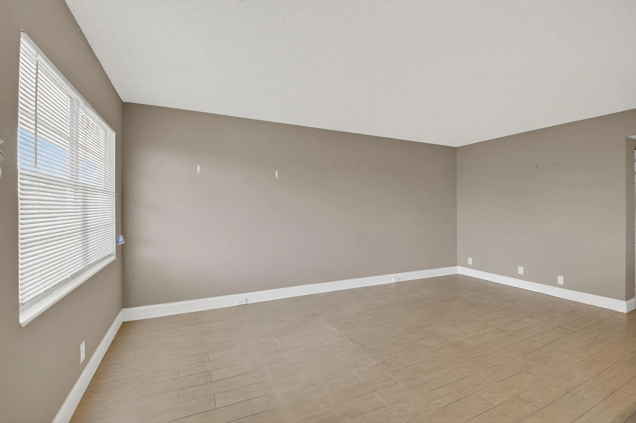 4054 Rexford C