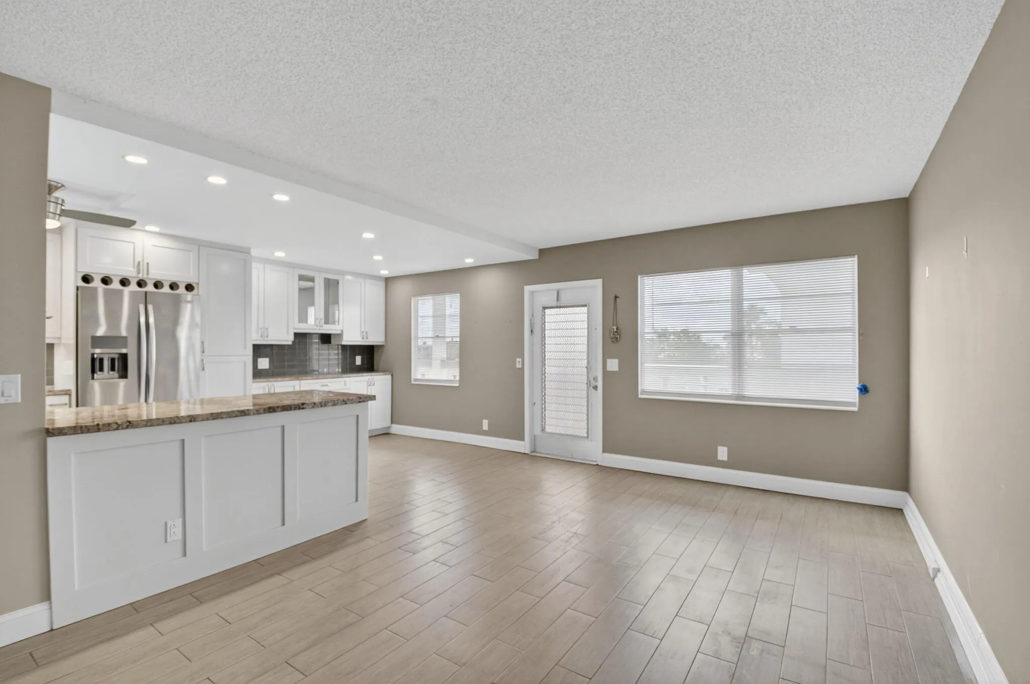 4054 Rexford C