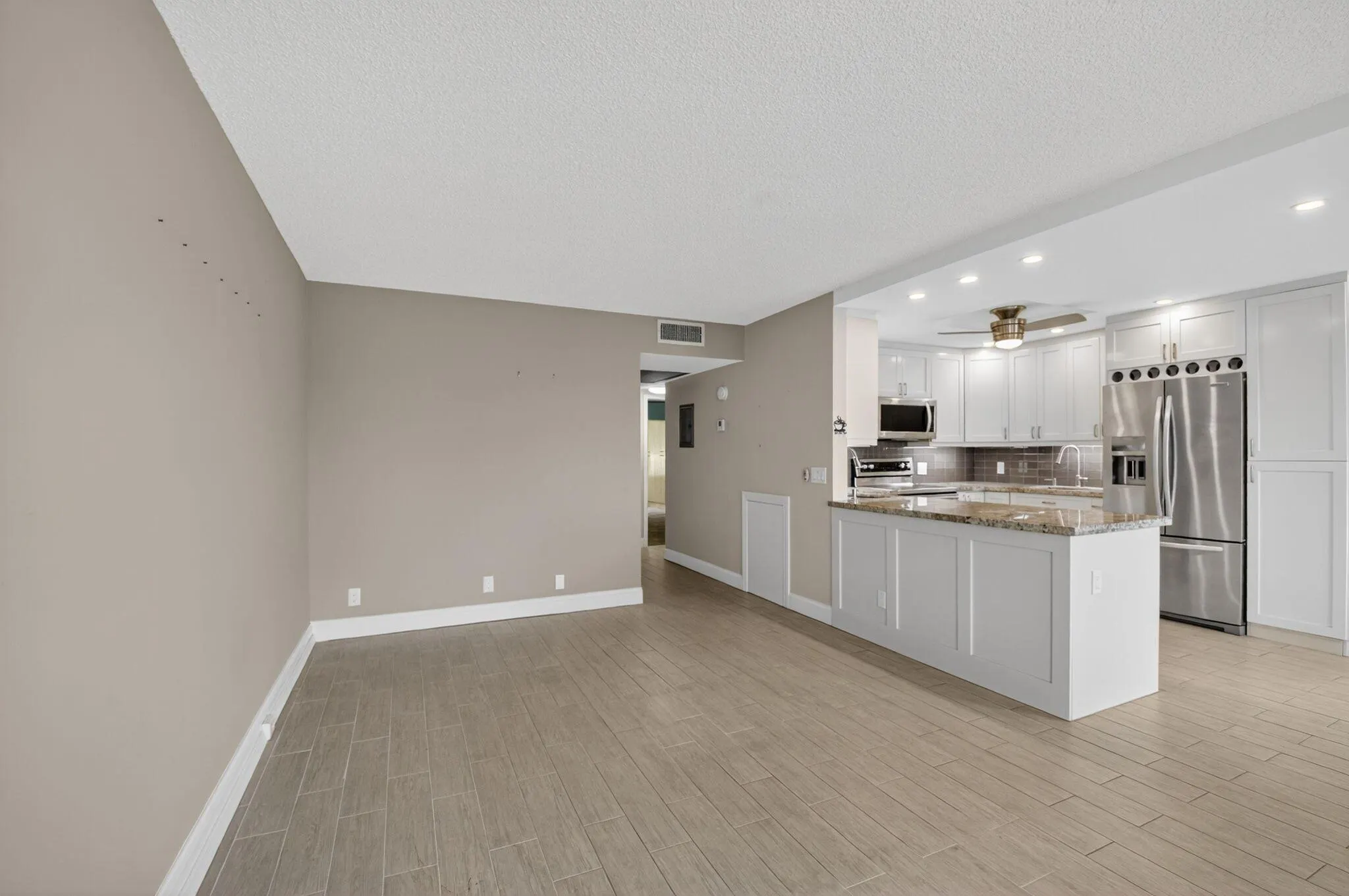 4054 Rexford C