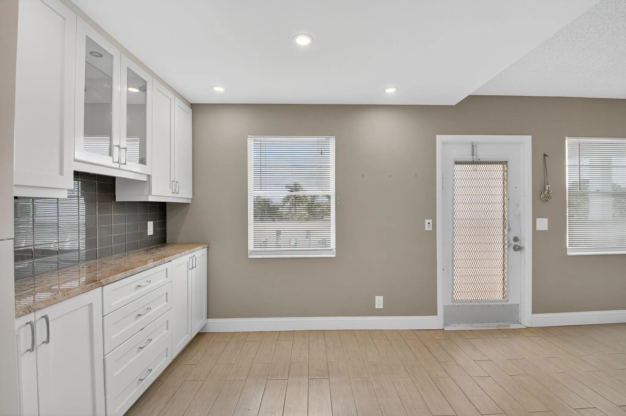 4054 Rexford C