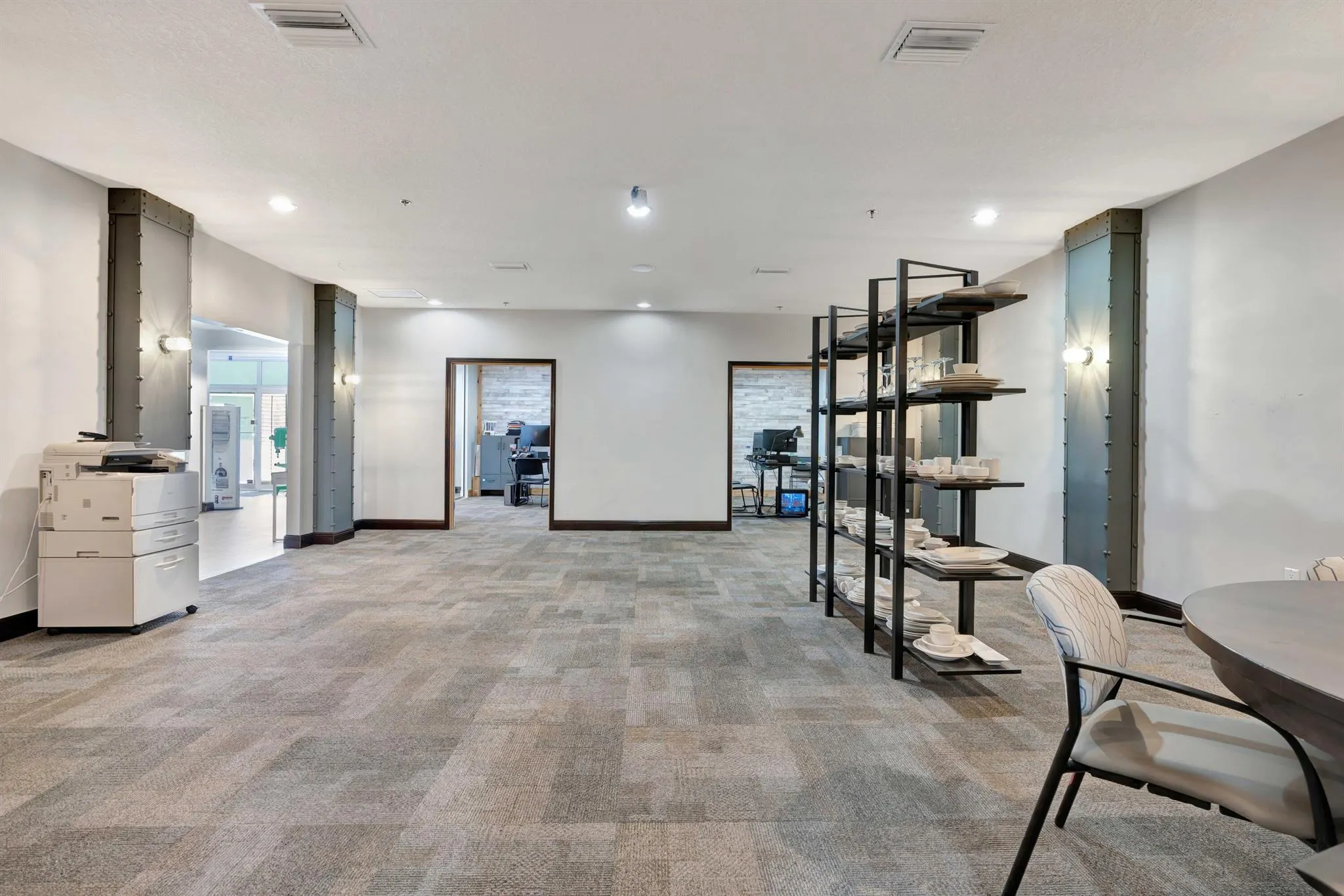 679 NW Enterprise Drive, #102