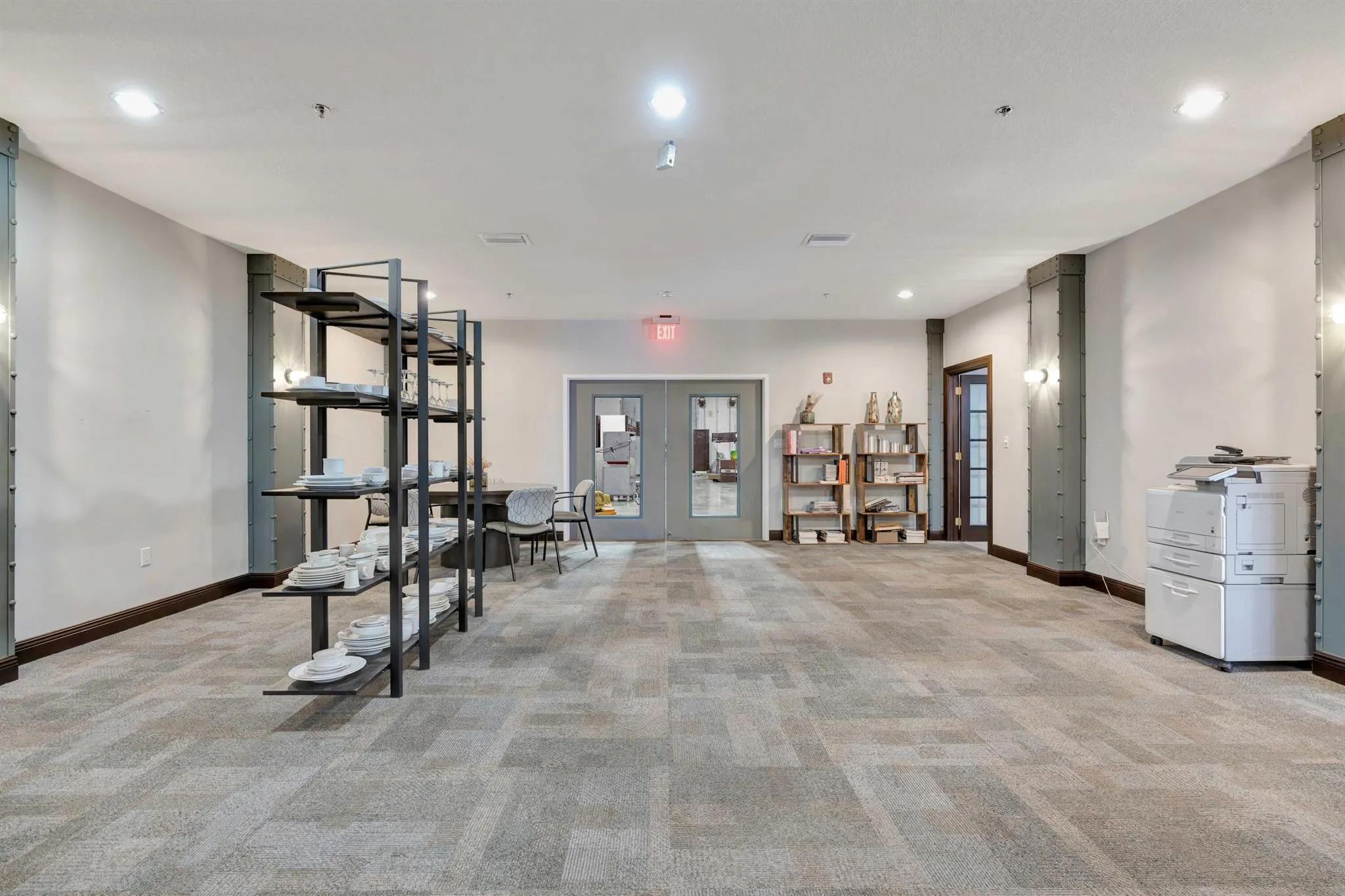679 NW Enterprise Drive, #102