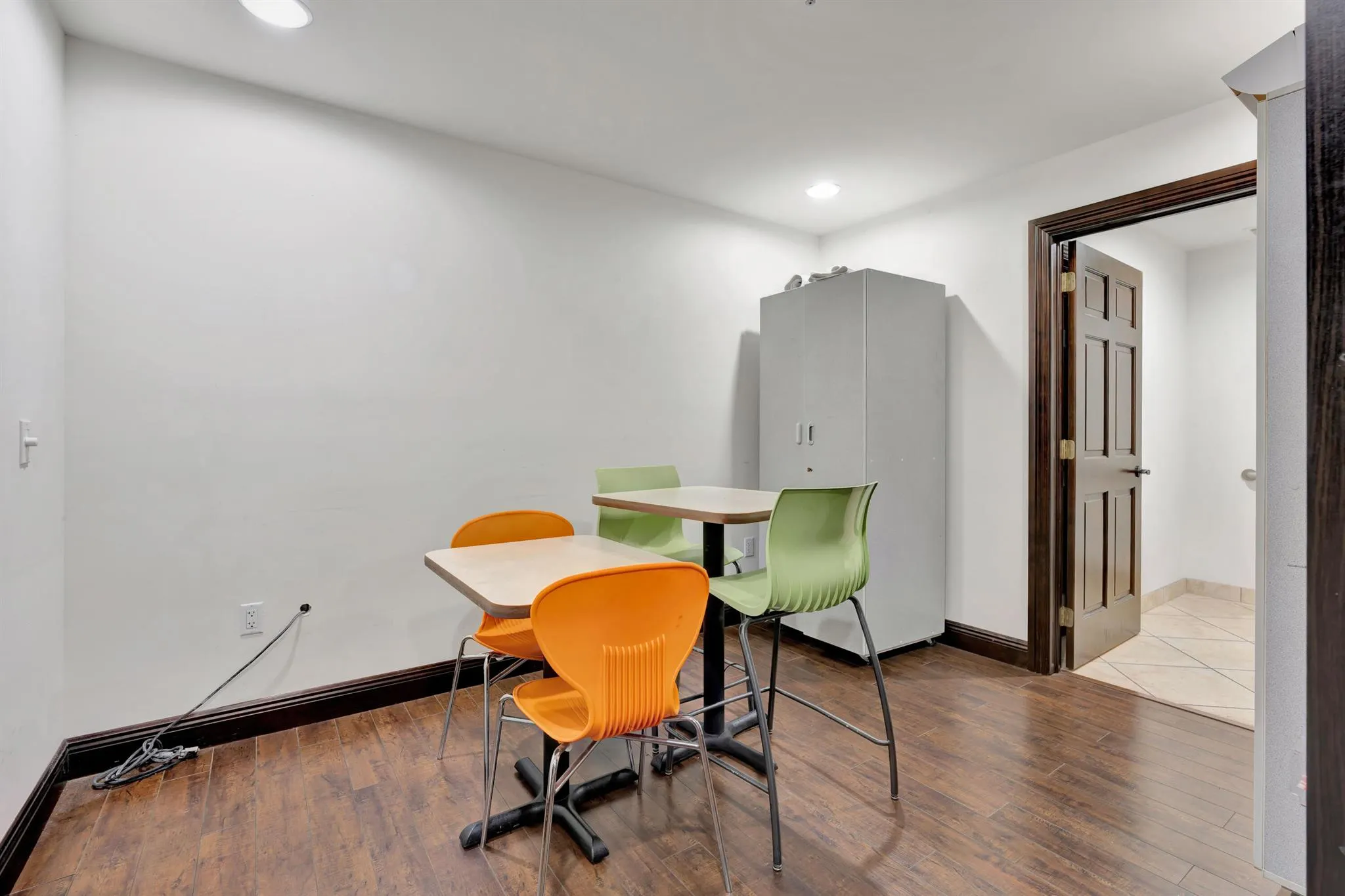 679 NW Enterprise Drive, #102