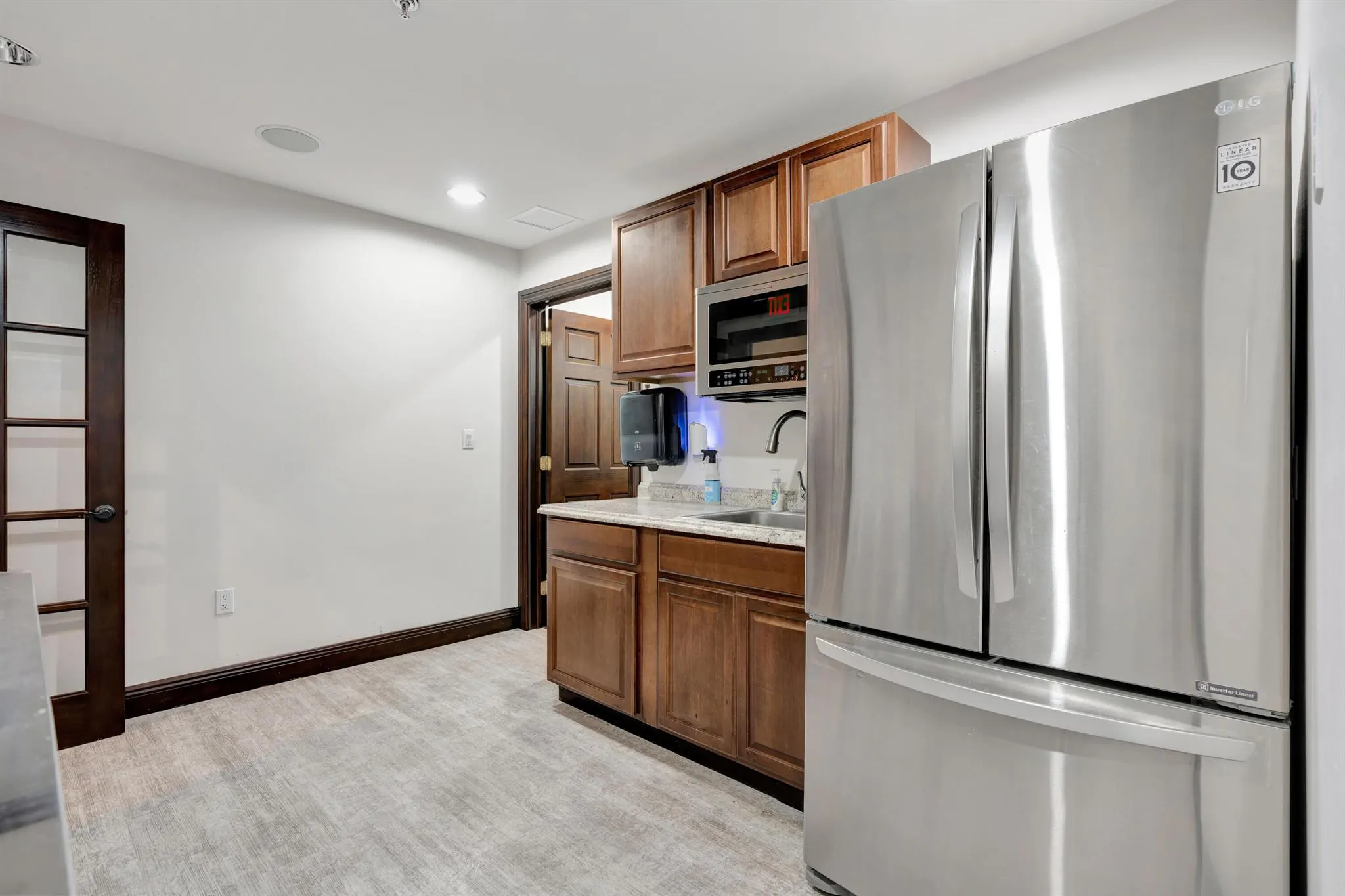 679 NW Enterprise Drive, #102