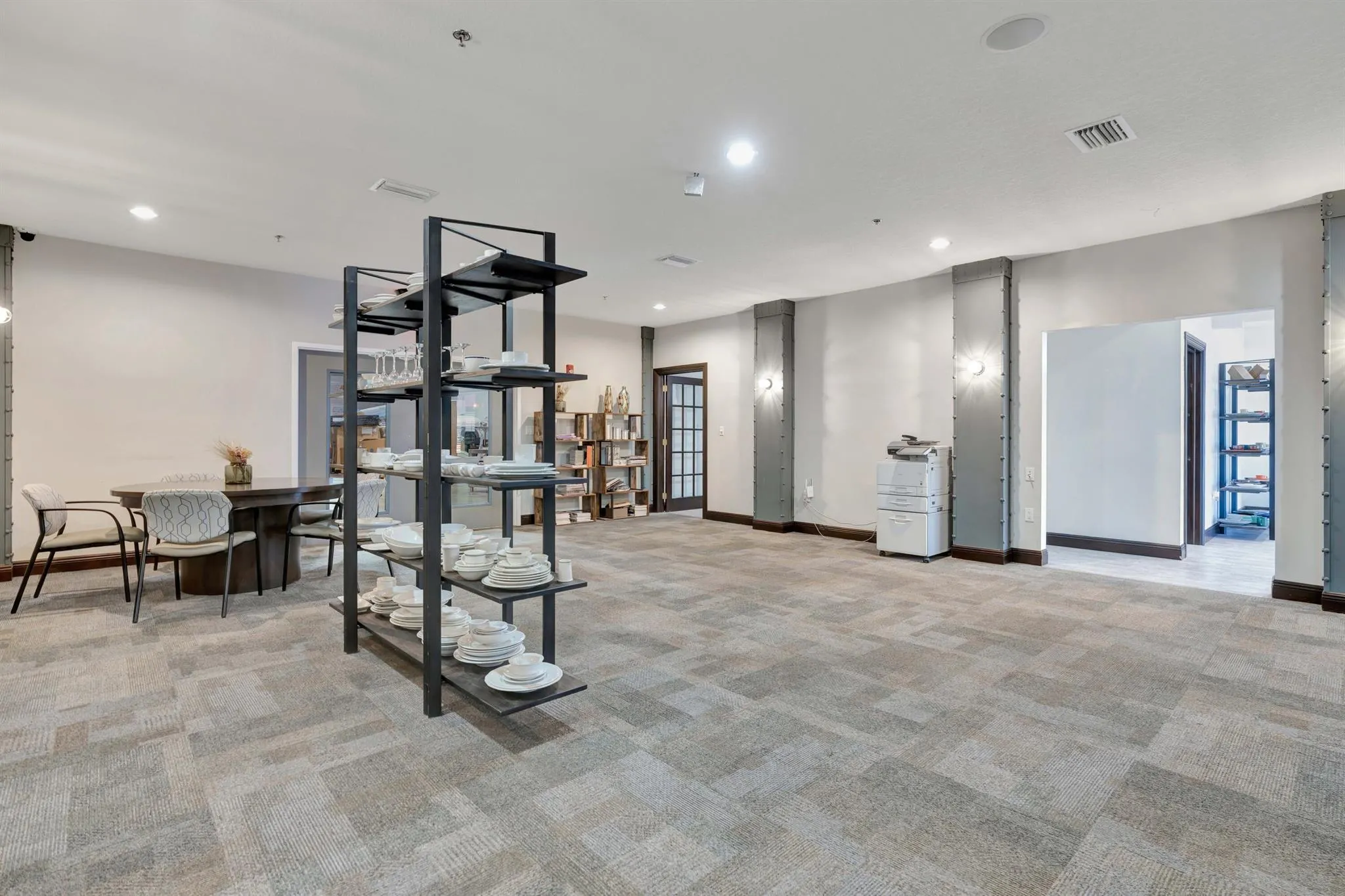679 NW Enterprise Drive, #102