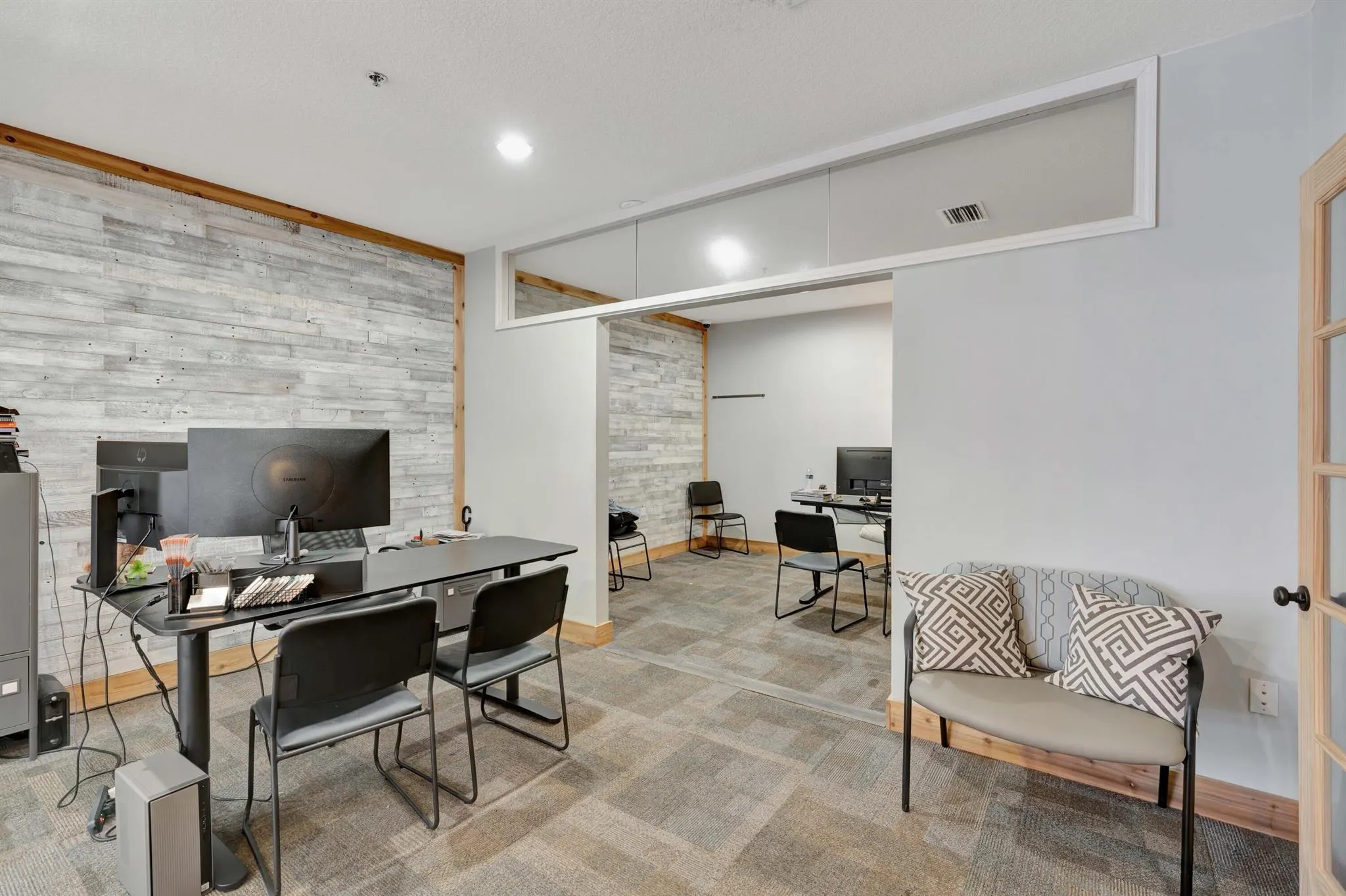 679 NW Enterprise Drive, #102
