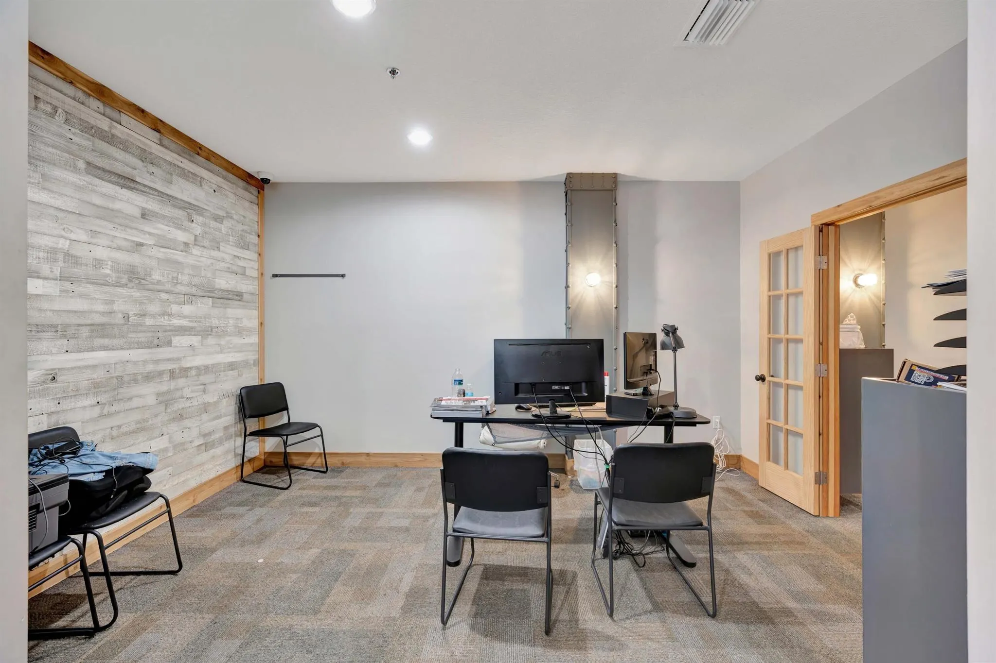 679 NW Enterprise Drive, #102