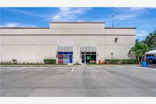 679 NW Enterprise Drive, #102