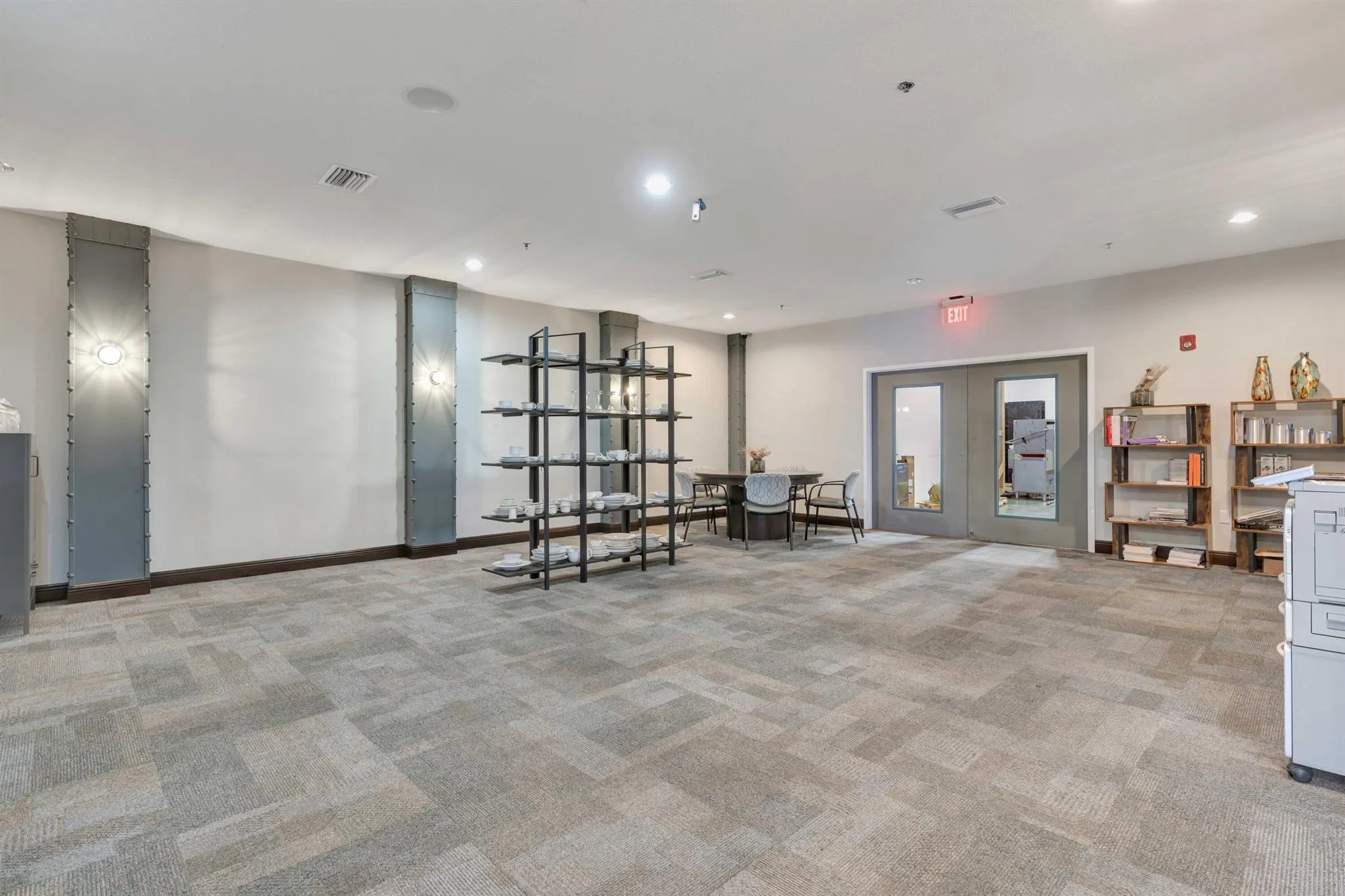 679 NW Enterprise Drive, #102