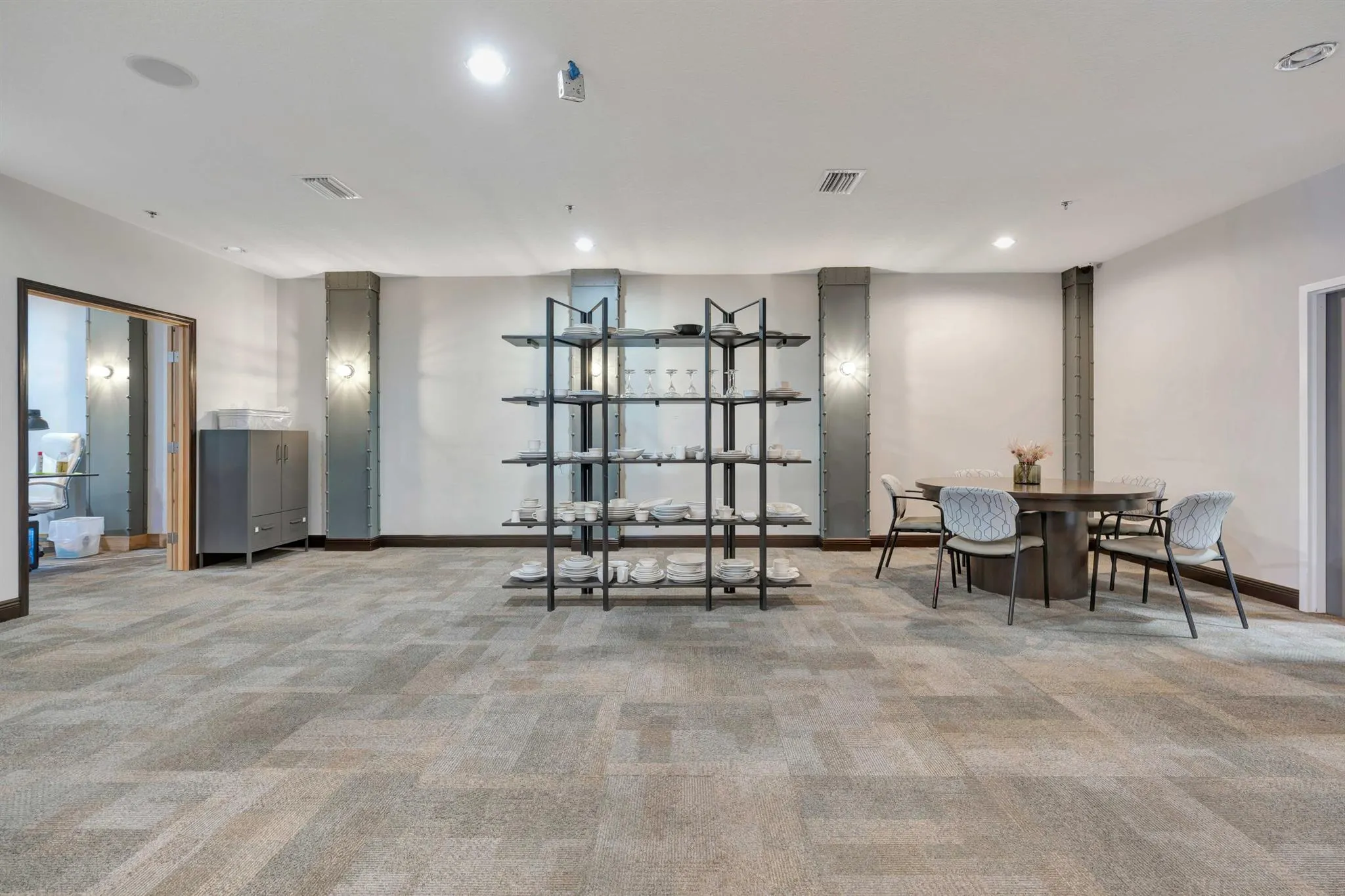 679 NW Enterprise Drive, #102