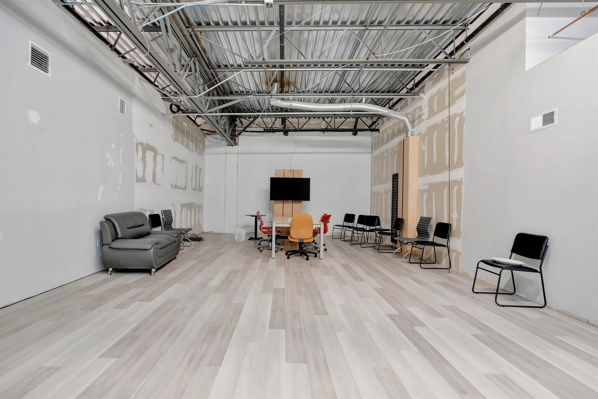 679 NW Enterprise Drive, #102