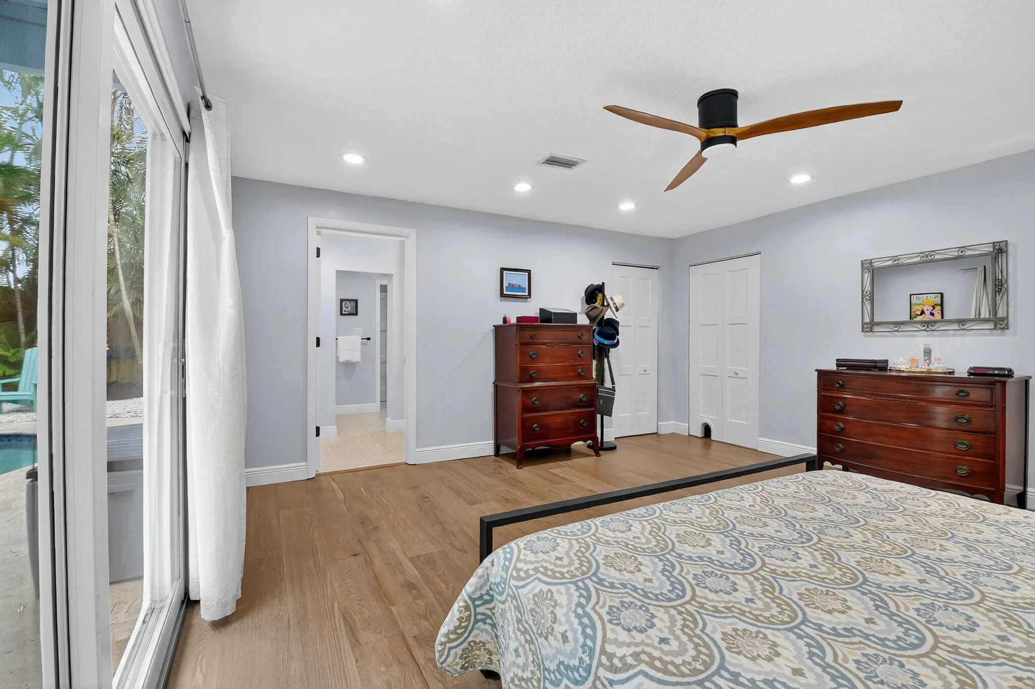 3957 NW 7th Court