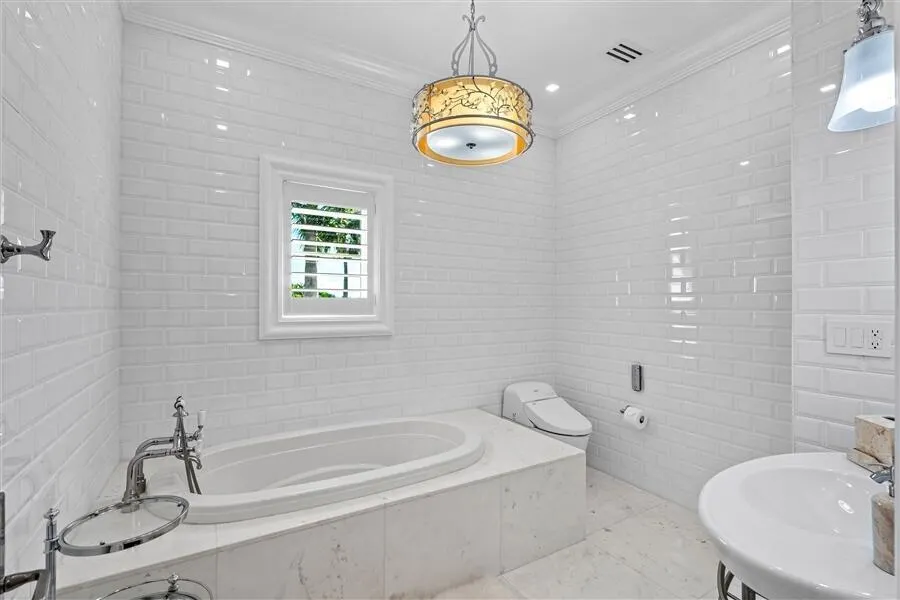 1033 Seasage Drive