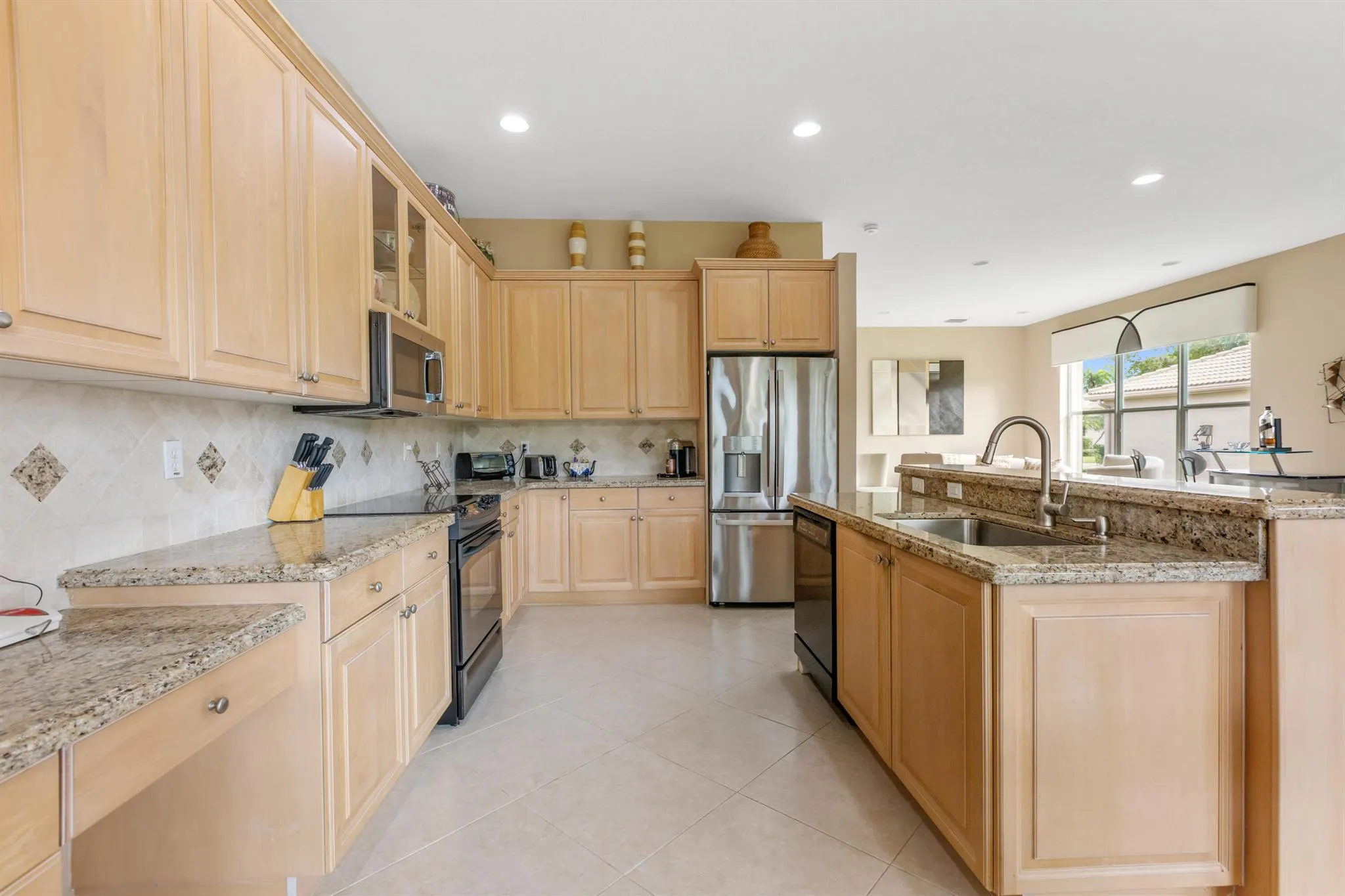 8806 Laguna Royale