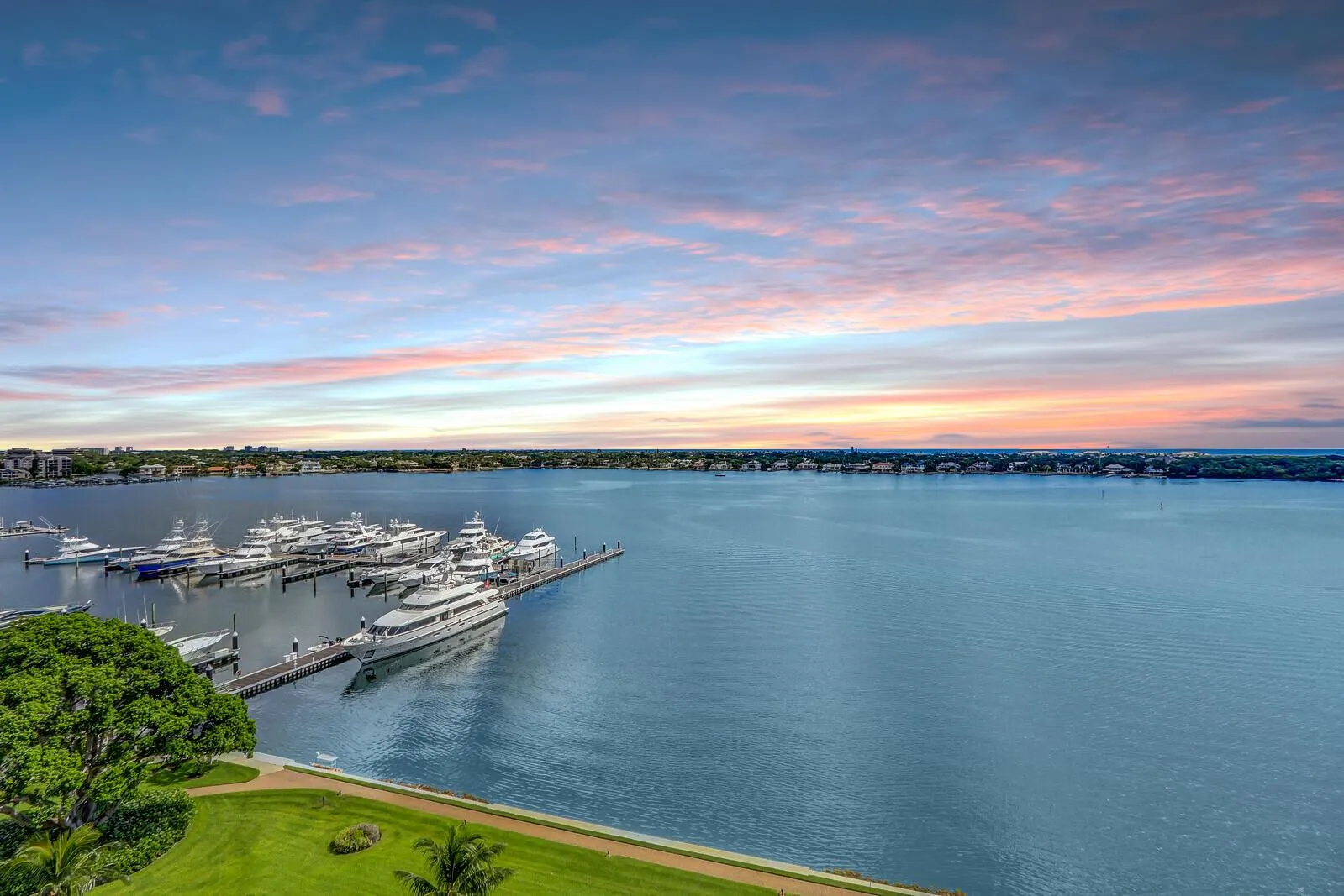 132 Lakeshore Drive, #1117