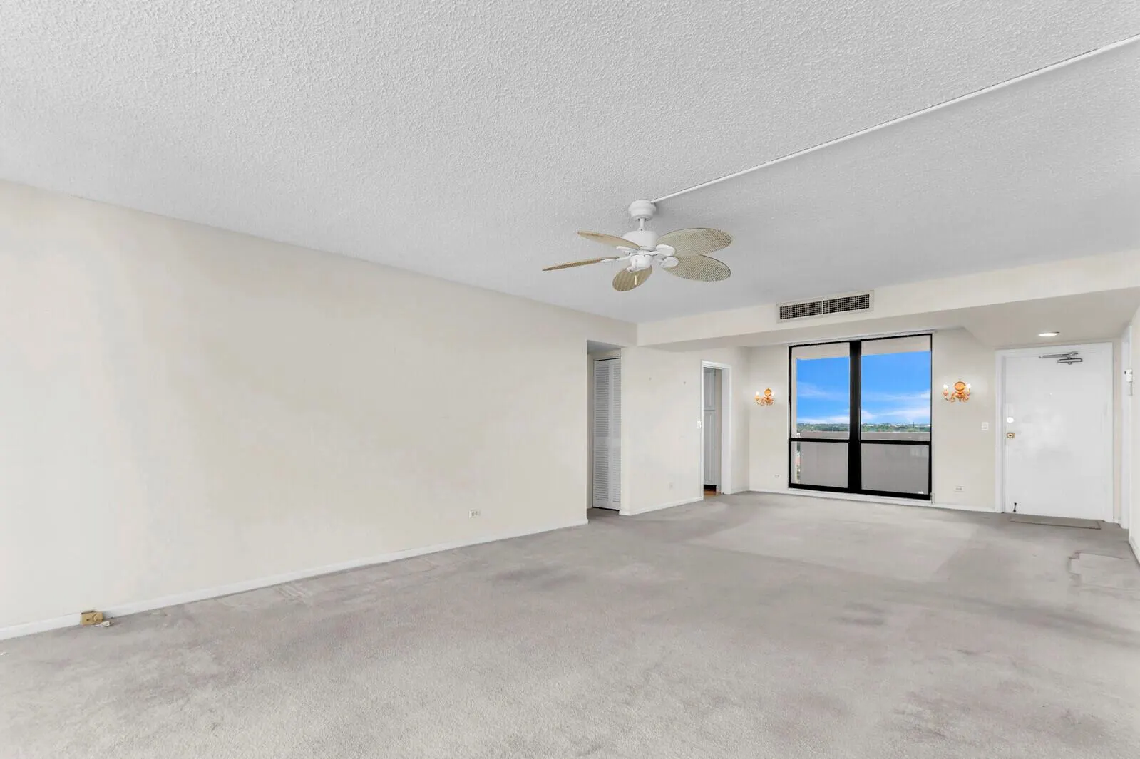 132 Lakeshore Drive, #1117